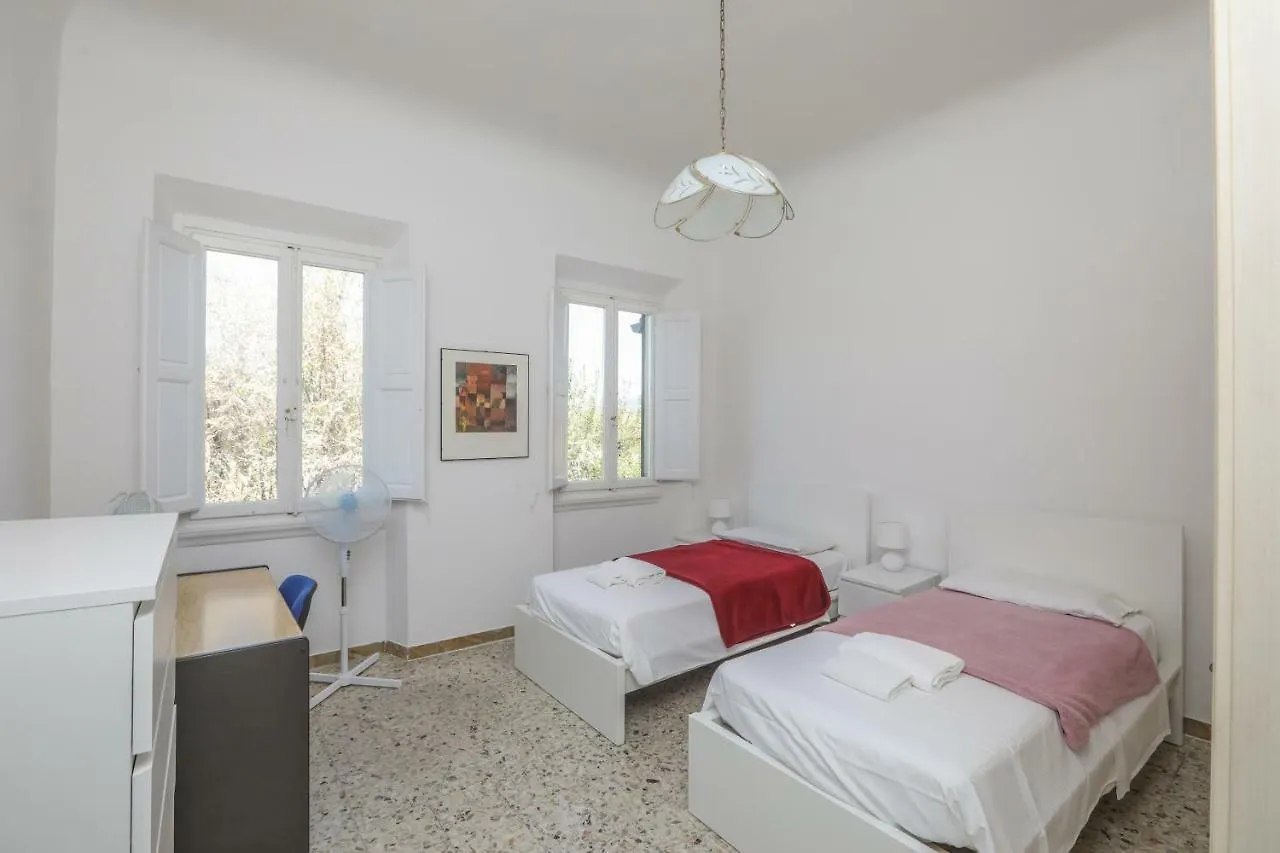 Santo Spirito 3 Bedroom Florence Apartment