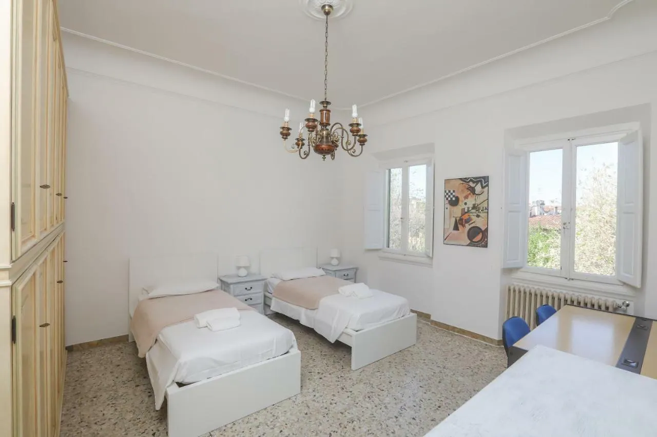 Santo Spirito 3 Bedroom Florence Apartment