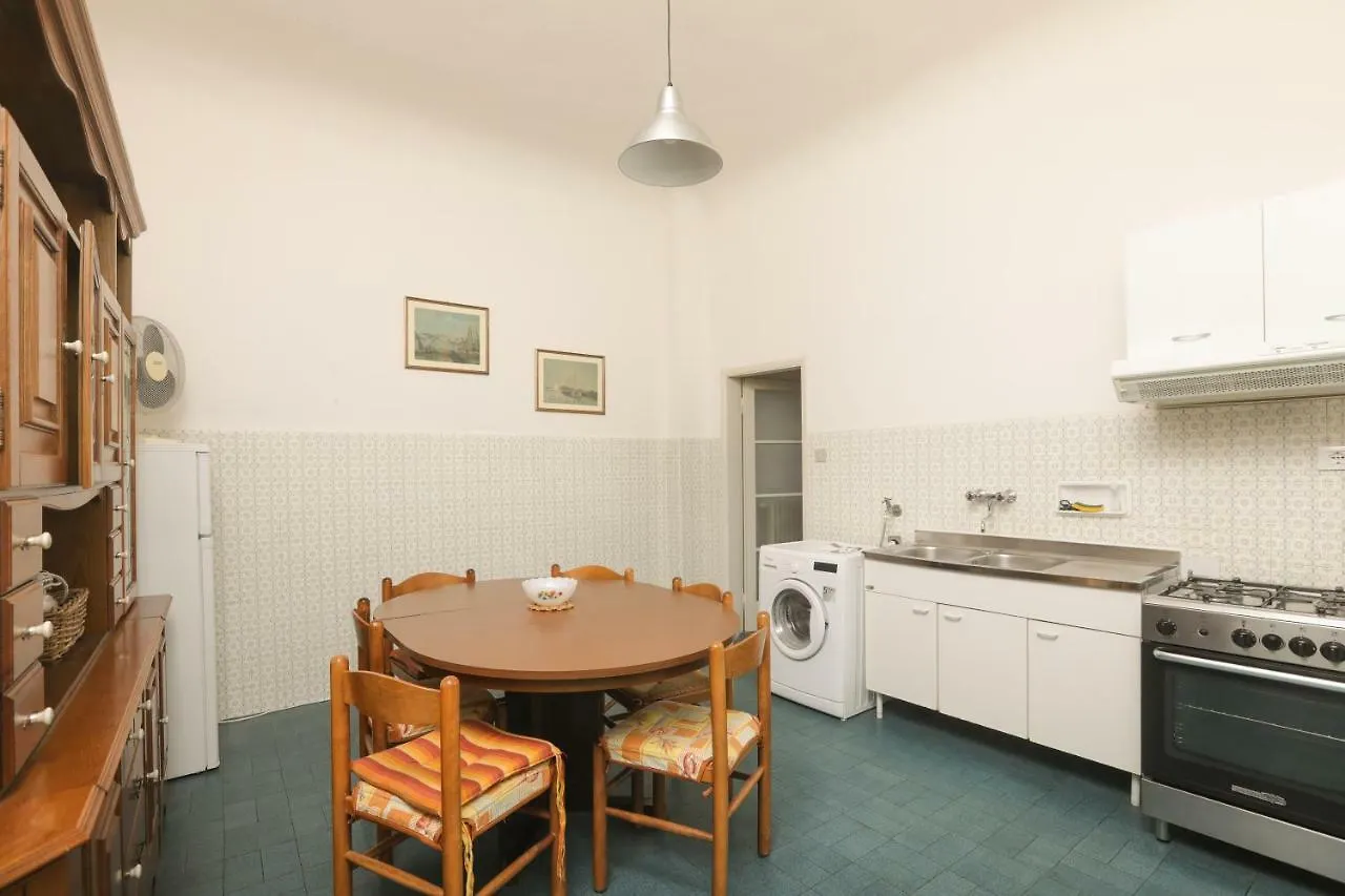 Santo Spirito 3 Bedroom Florence 0*,  Italy