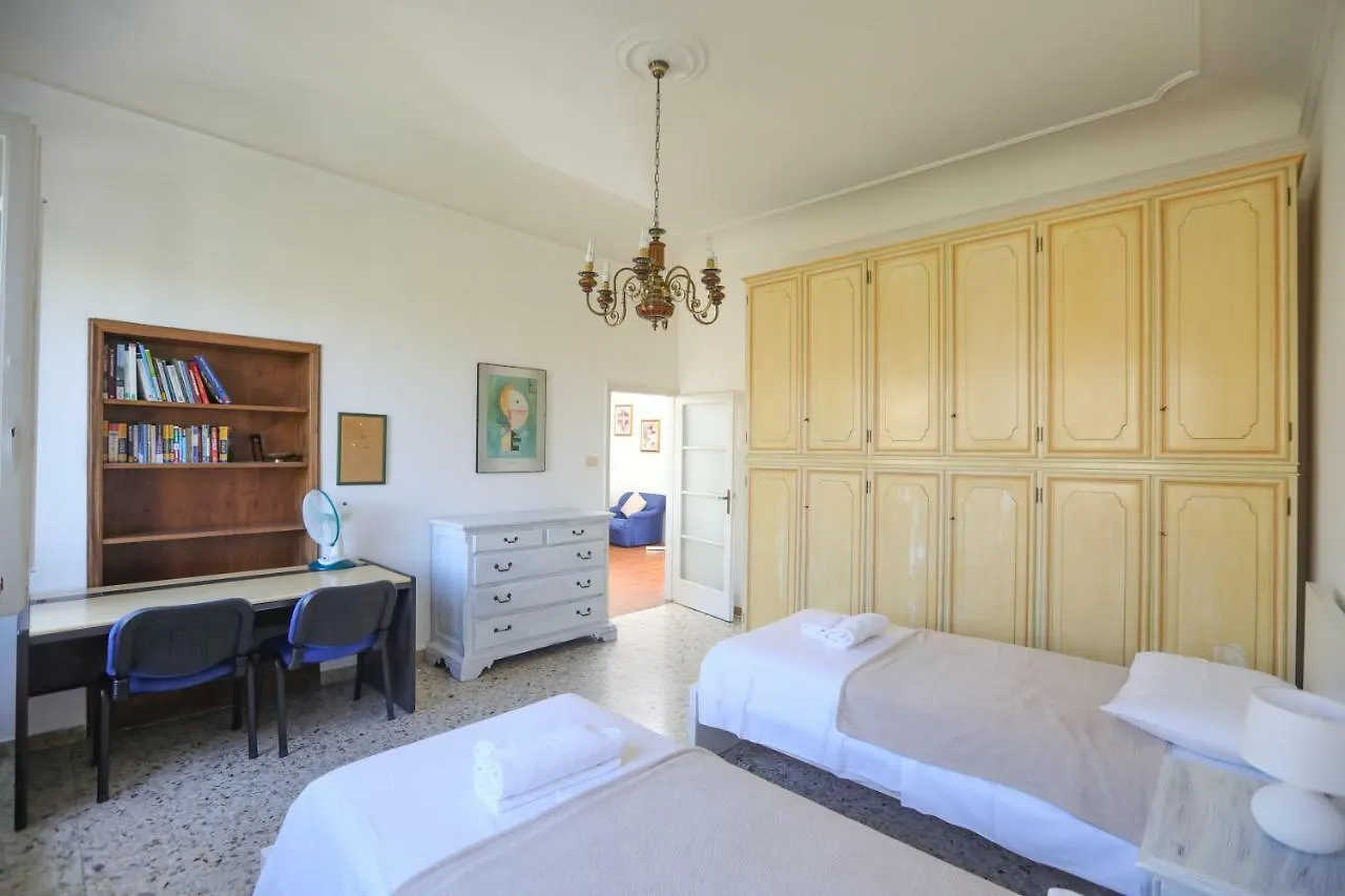 Santo Spirito 3 Bedroom Florence Italy